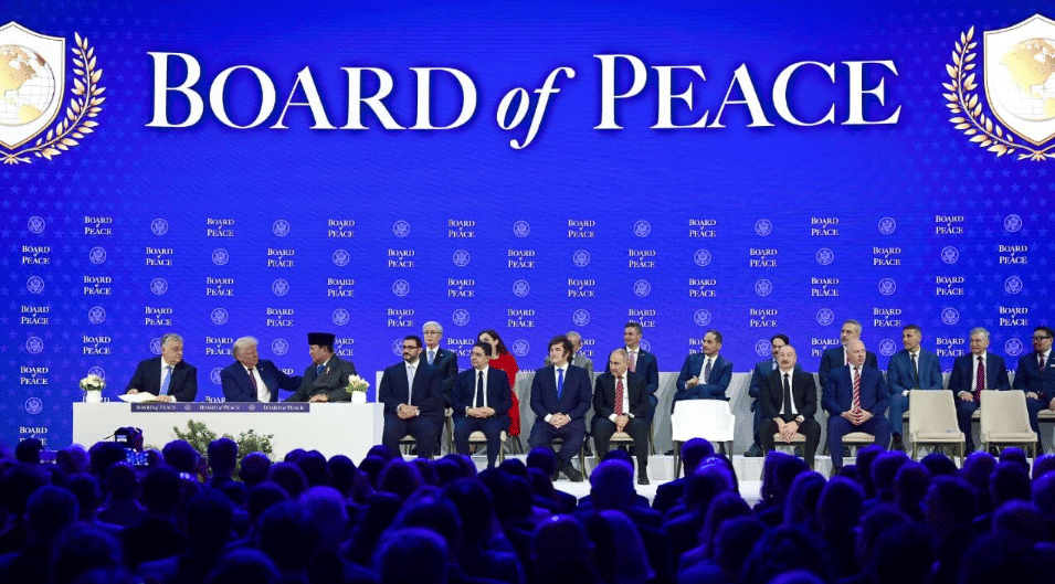 Presiden Republik Indonesia, Prabowo Subianto menjadi salah satu pemimpin negara yang menandatangani Board of Peace (BoP) Charter pada Kamis (22/1/2026) di Davos, Swiss. 