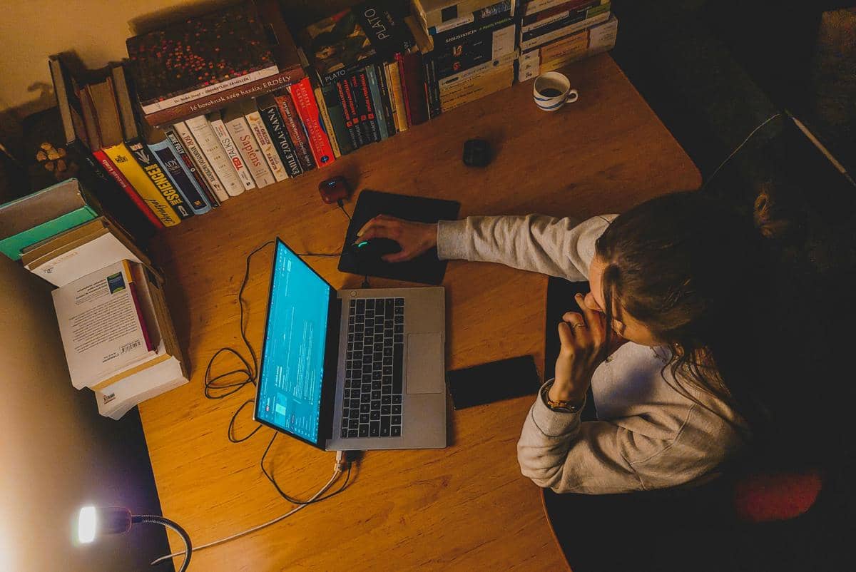 ilustrasi freelancer burnout 