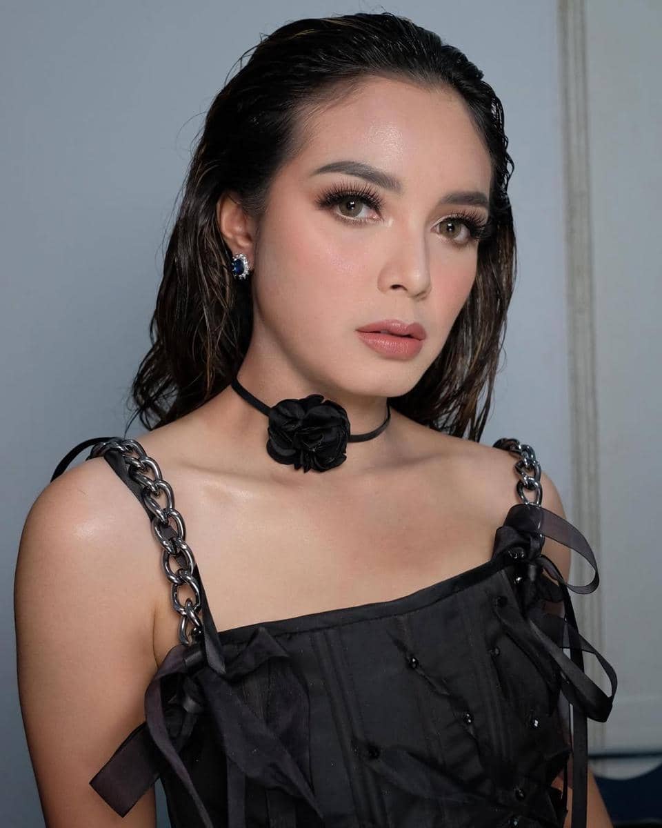 inspirasi makeup flawless ala Claudia Andhara