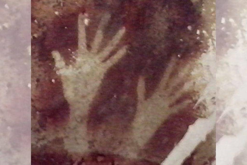 Seni cadas yang berada di dinding Leang Pettae, Kabupaten Maros, Sulawesi Selatan.