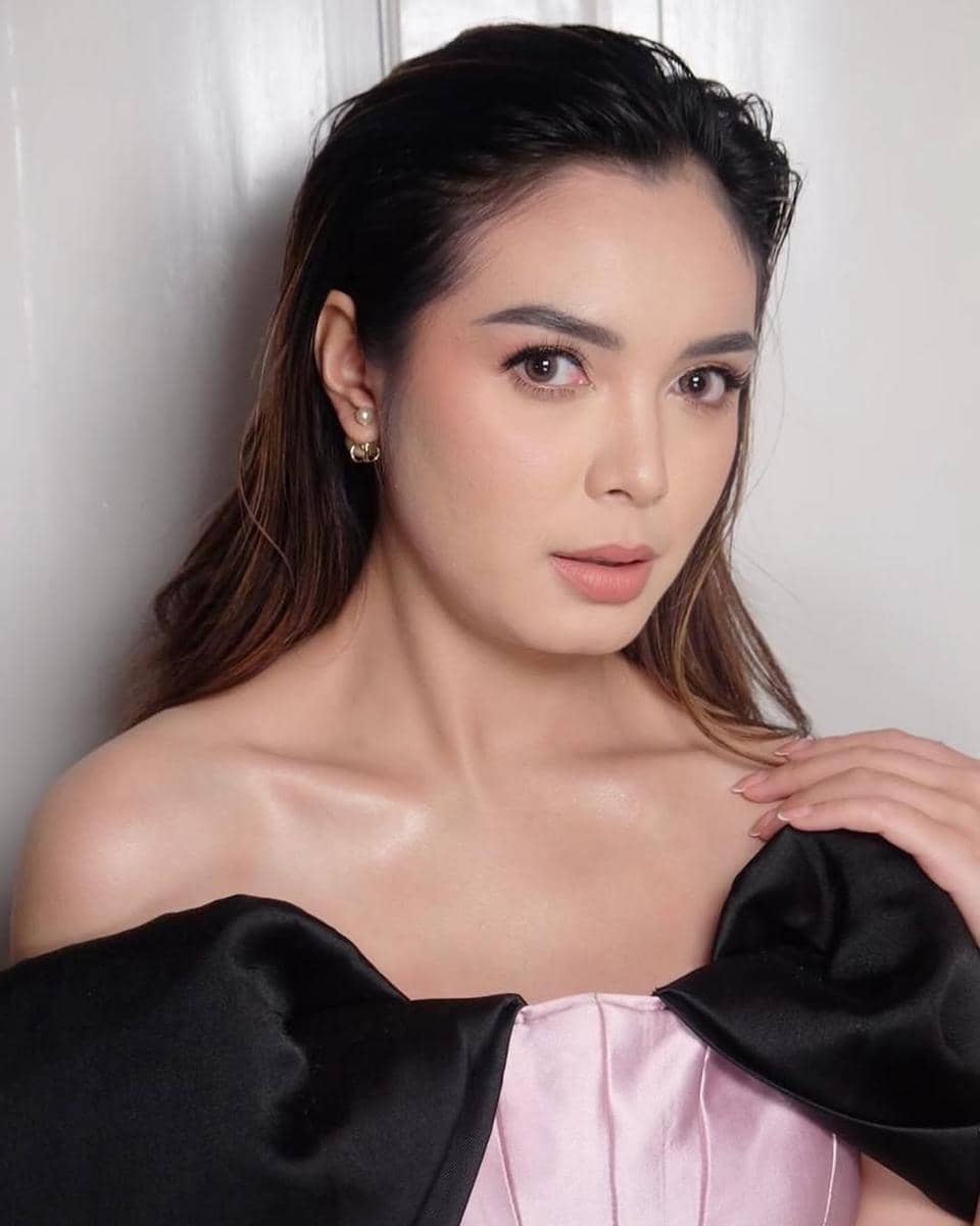 inspirasi makeup flawless ala Claudia Andhara