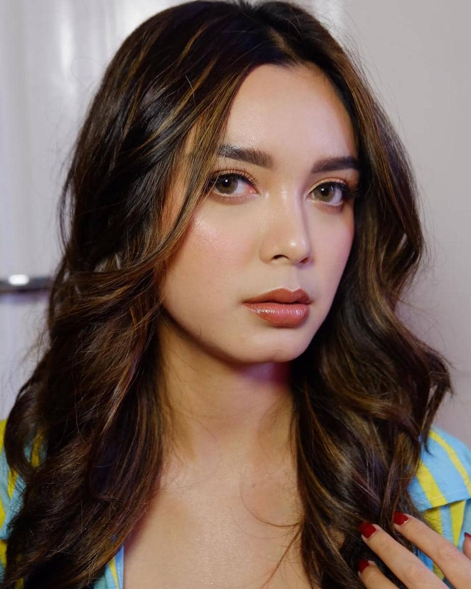 inspirasi makeup flawless ala Claudia Andhara