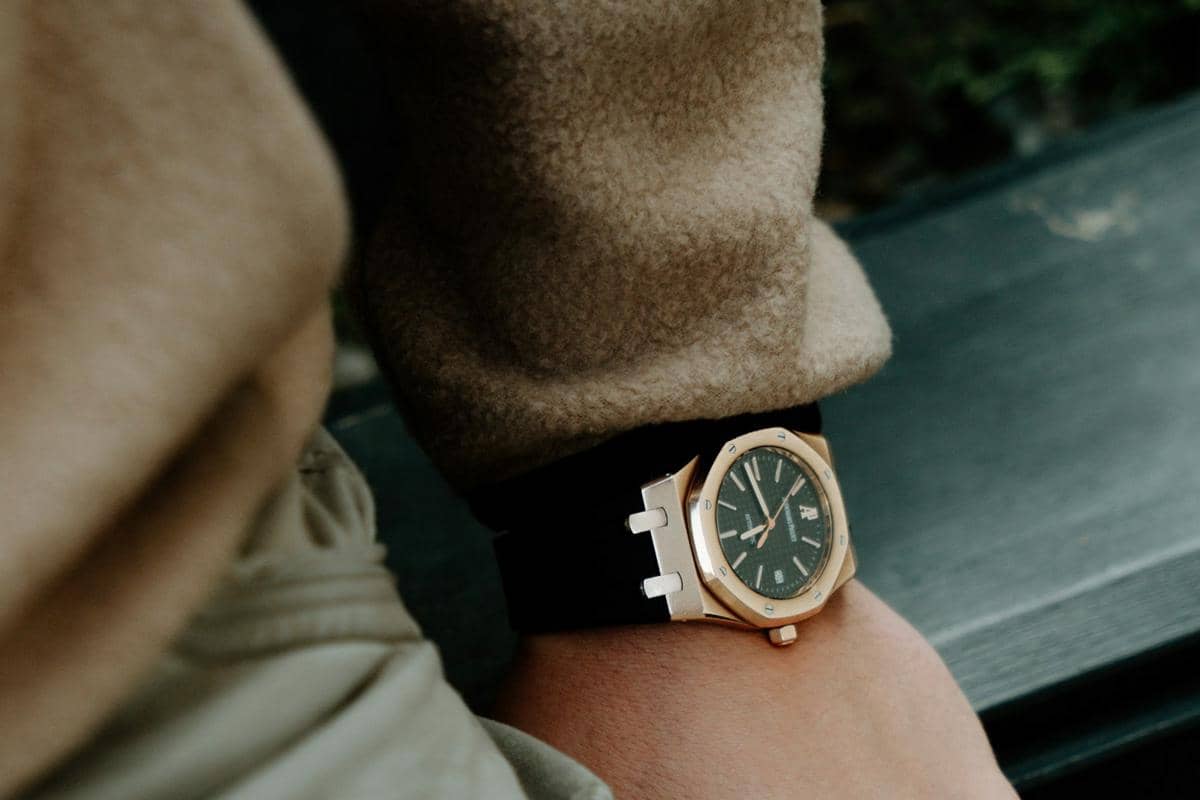 ilustrasi jam tangan mahal