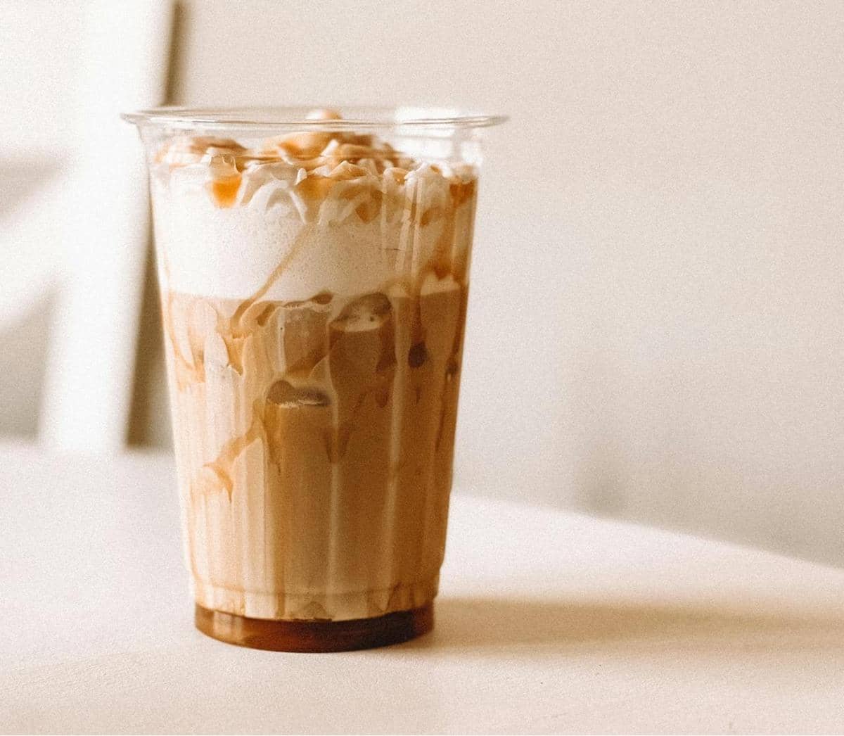 ilustrasi caramel macchiato