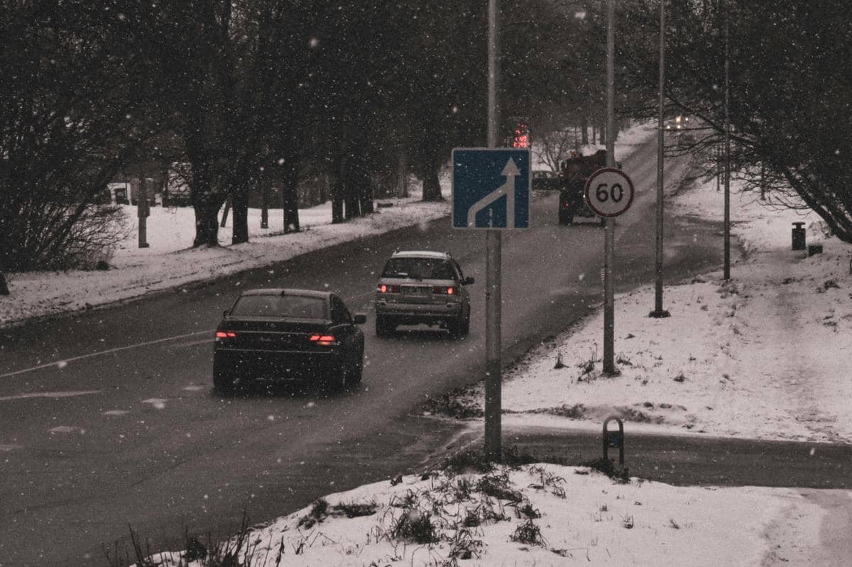 ilustrasi lampu hazard mobil