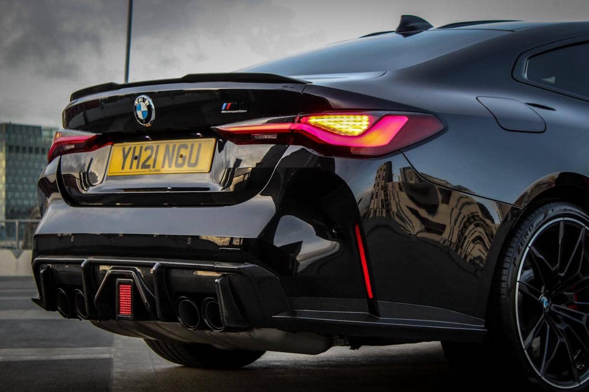 ilustrasi lampu sein mobil