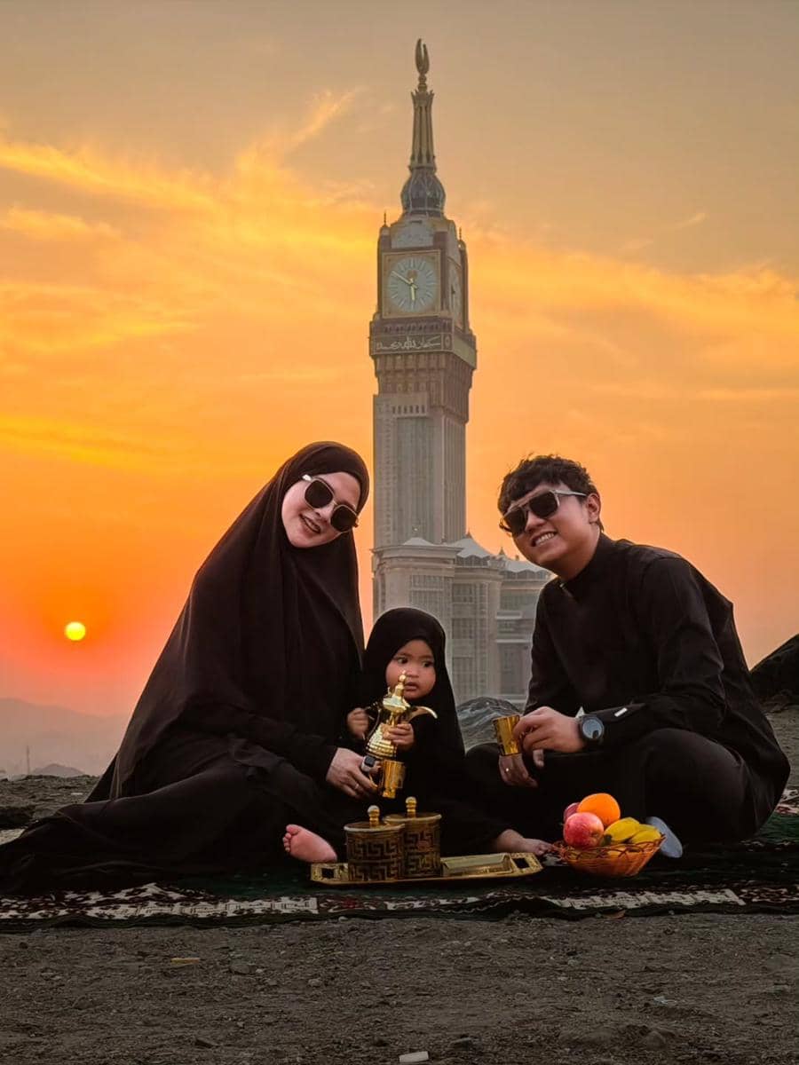 Photoshoot keluarga Denny Caknan di Jabal Khandamah