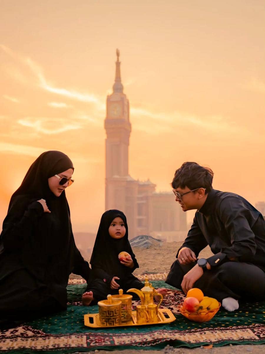 Photoshoot keluarga Denny Caknan di Jabal Khandamah