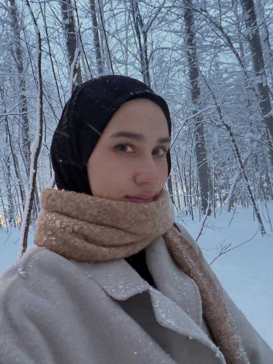 Dwi Handayani menikmati salju di Ningle Terrace.