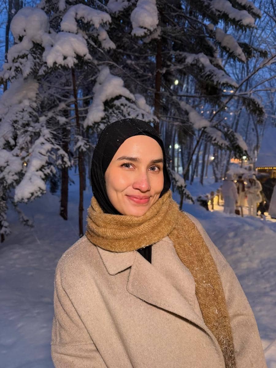 Dwi Handayani menikmati salju di Ningle Terrace.