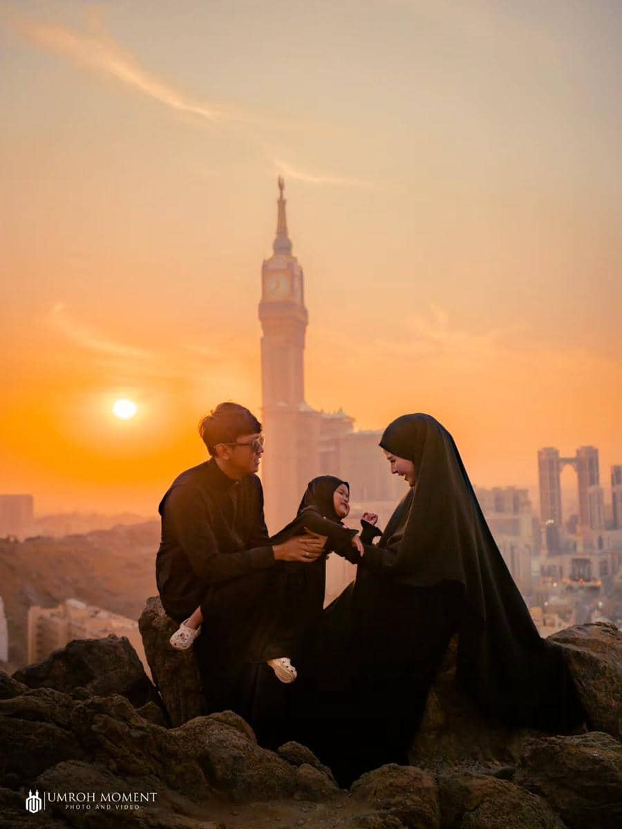 Photoshoot keluarga Denny Caknan di Jabal Khandamah