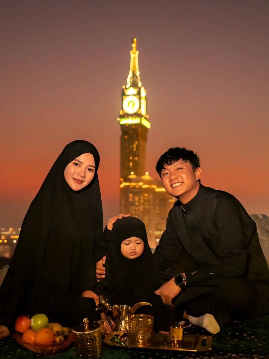 Photoshoot keluarga Denny Caknan di Jabal Khandamah