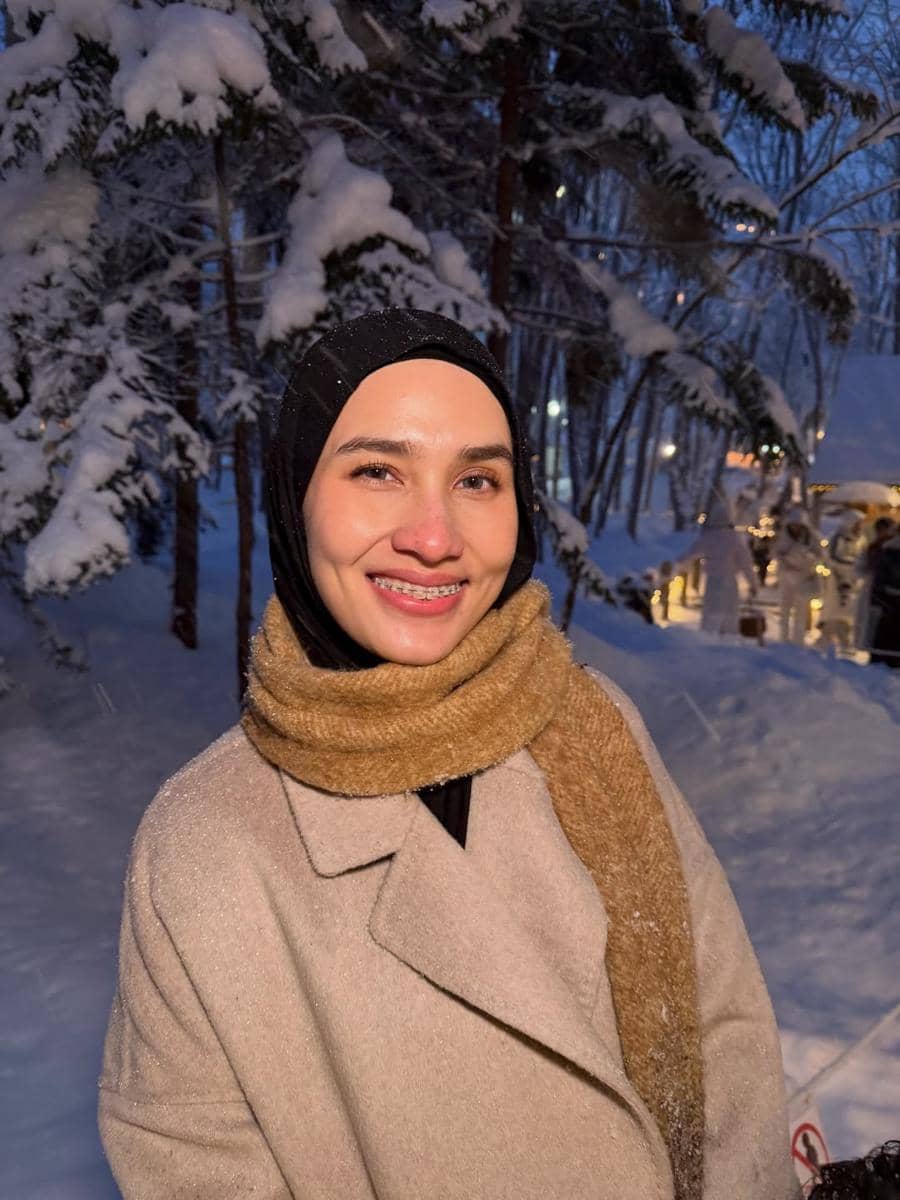 Dwi Handayani menikmati salju di Ningle Terrace.