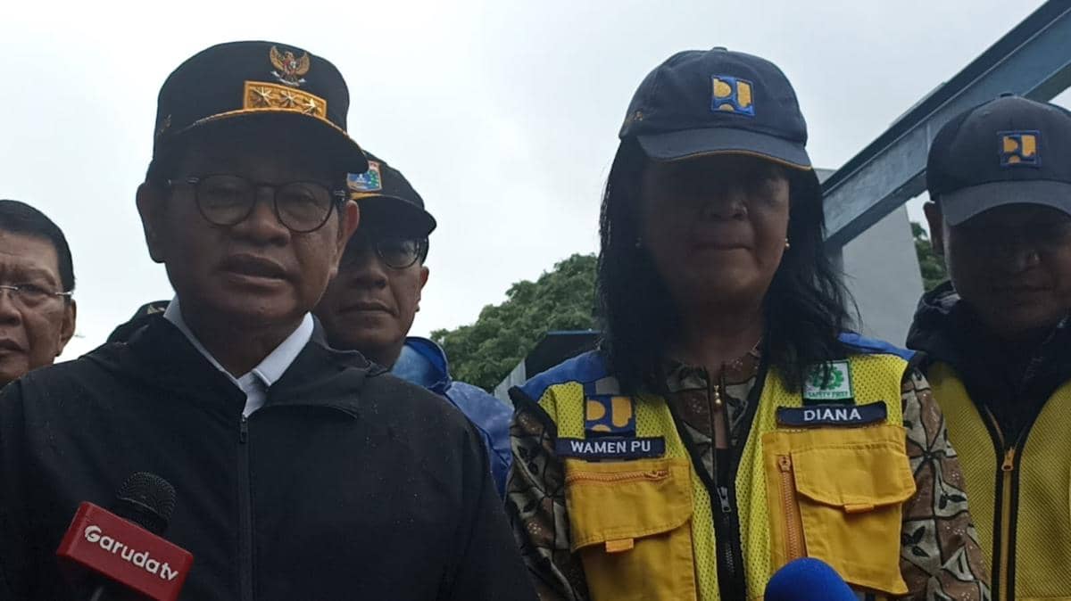 Gubernur DKI Jakarta Pramono Anung mengecek Pintu Air Cengkareng Drain