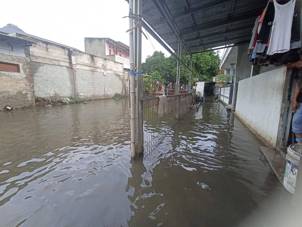 Macet Horor di Daan Mogot Mengular Sampai 5 Kilometer karena Banjir