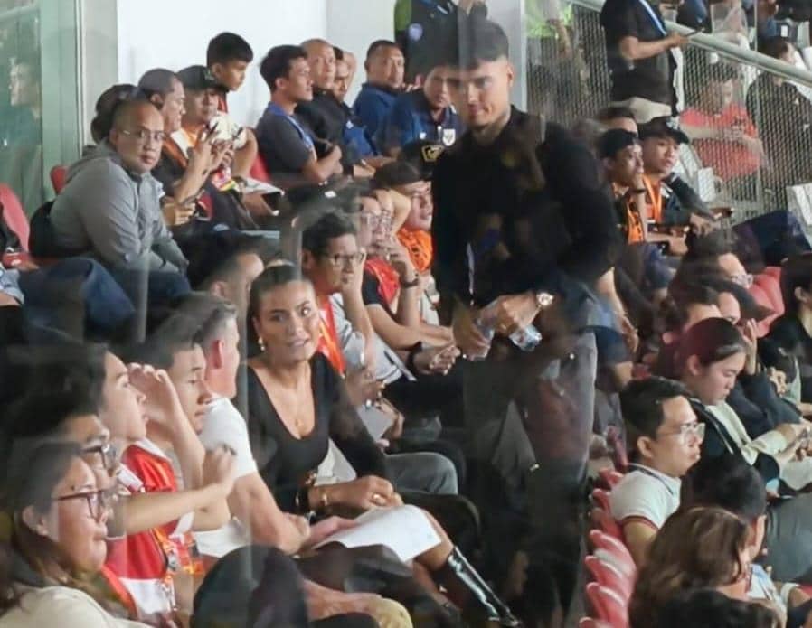 Shayne Pattynama dan John Herdman saksikan laga Persija vs Madura United. (Dok. Istimewa)
