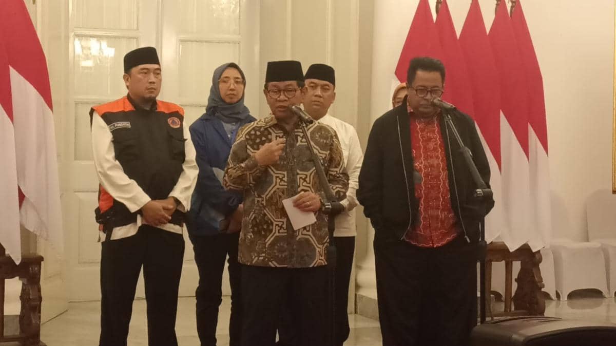 Gubernur DKI Jakarta Pramono Anung usai rapat terbatas penangan banjir di Balai Kota