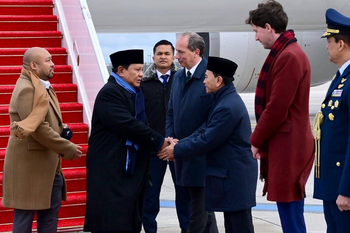Presiden Prabowo Subianto tiba di Bandar Udara Orly, Paris, Prancis