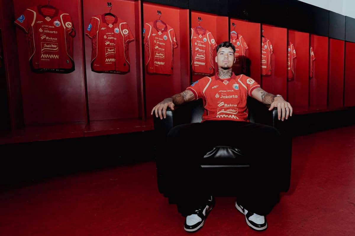 Shayne Pattynama resmi berseragam Persija