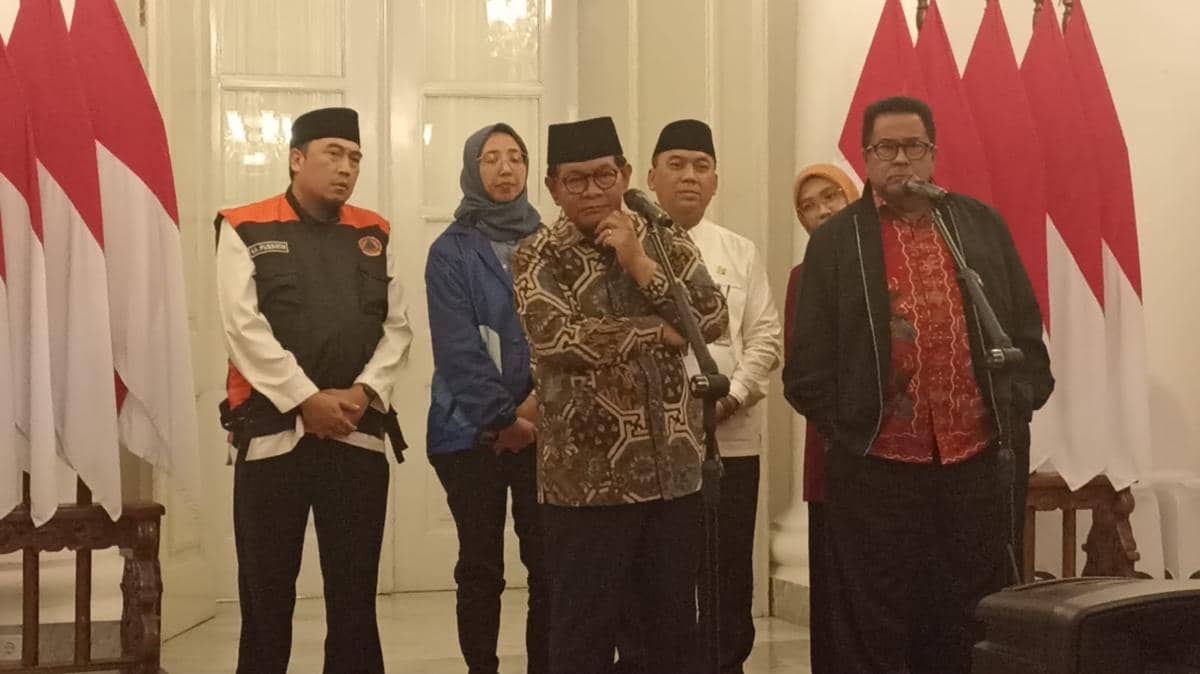 Gubernur DKI Jakarta Pramono Anung usai rapat terbatas penangan banjir di Balai Kota