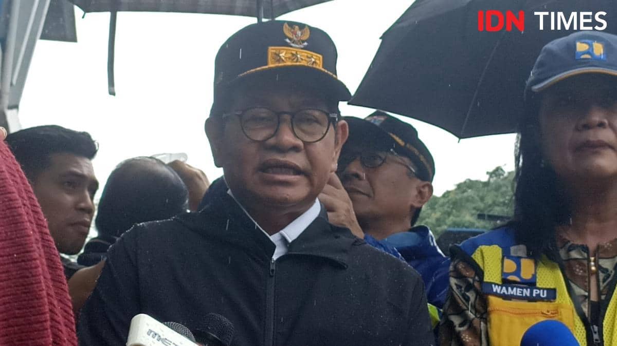 Gubernur DKI Jakarta Pramono Anung mengecek Pintu Air Cengkareng Drain.