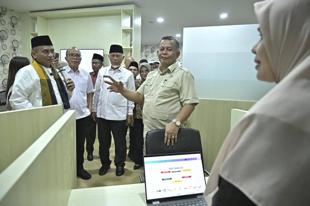 Wakil Menteri Usaha Mikro, Kecil, dan Menengah (Wamen UMKM) RI, Helvi Moraza saat kunjungan kerja ke Sumatra Barat.