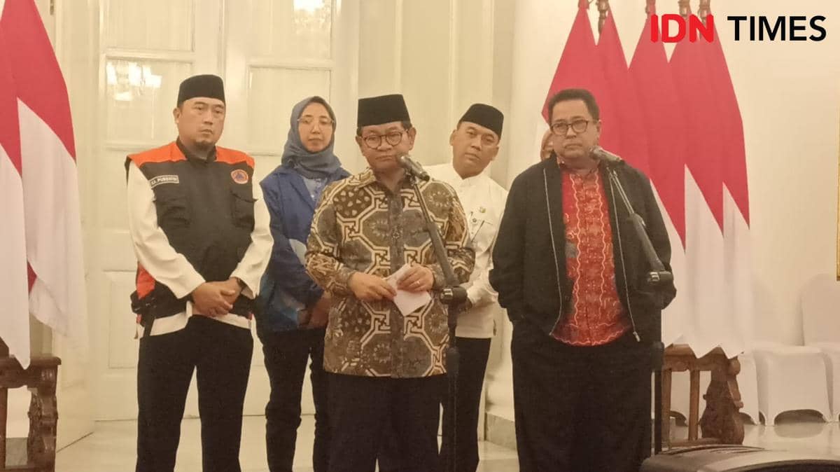 Gubernur DKI Jakarta Pramono Anung usai rapat terbatas penangan banjir di Balai Kota