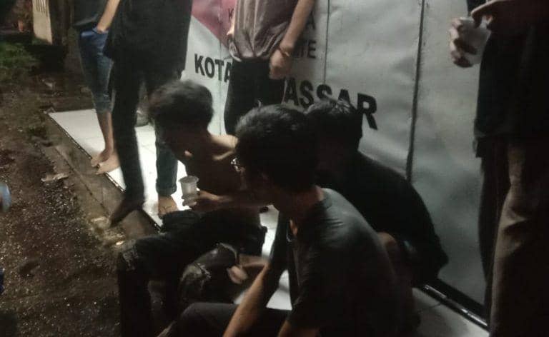 Seorang pria ditangkap warga di Jalan Andi Mangerangi II, Kelurahan Bongaya, Kecamatan Tamalate, Kota Makassar, Kamis (22/01/2026), karena diduga mencuri sepeda motor. (Dok. Polrestabes Makassar)