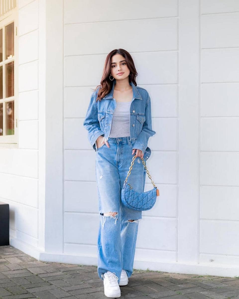 ide mix and match sneakers ala Syifa Hadju 