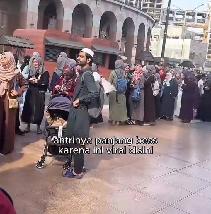 Anwar BAB beli es krim mawar viral di Madinah