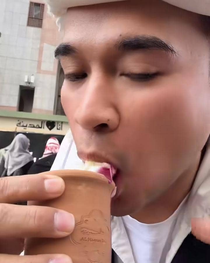Anwar BAB beli es krim mawar viral di Madinah