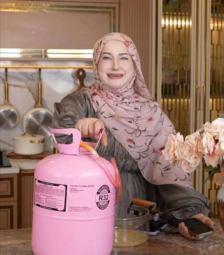 Tasyi Athasyia hampir keracunan saat bikin permen balon helium