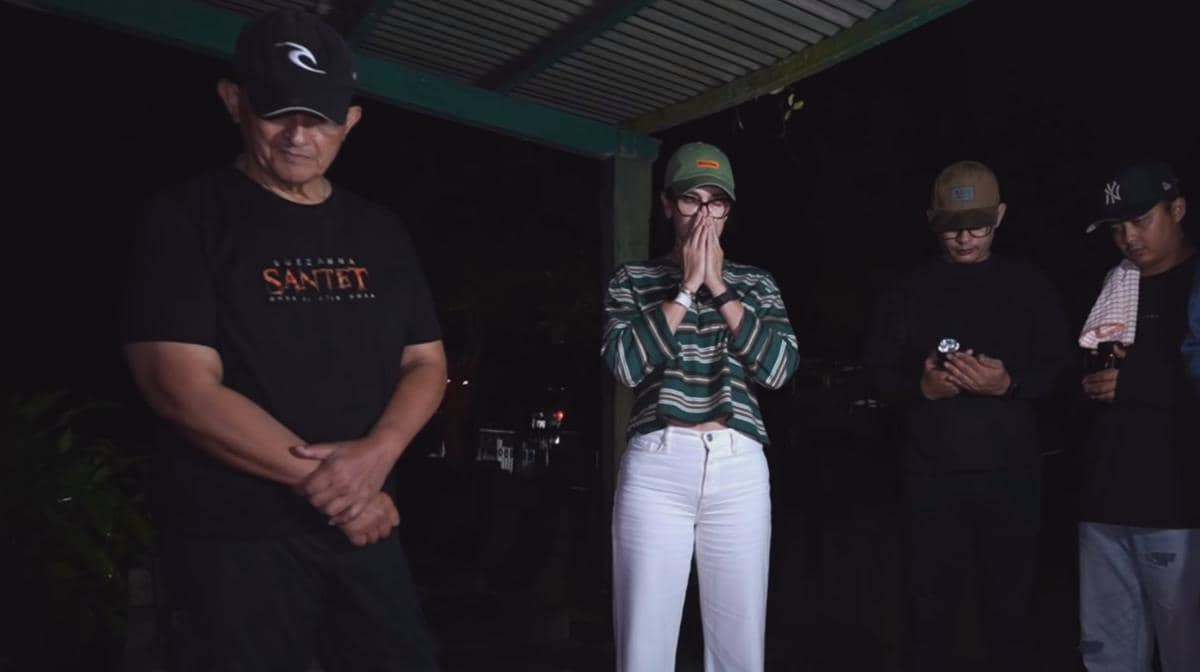 Luna Maya Ziarah ke Makam Suzzanna (instagram.com/lunamaya)