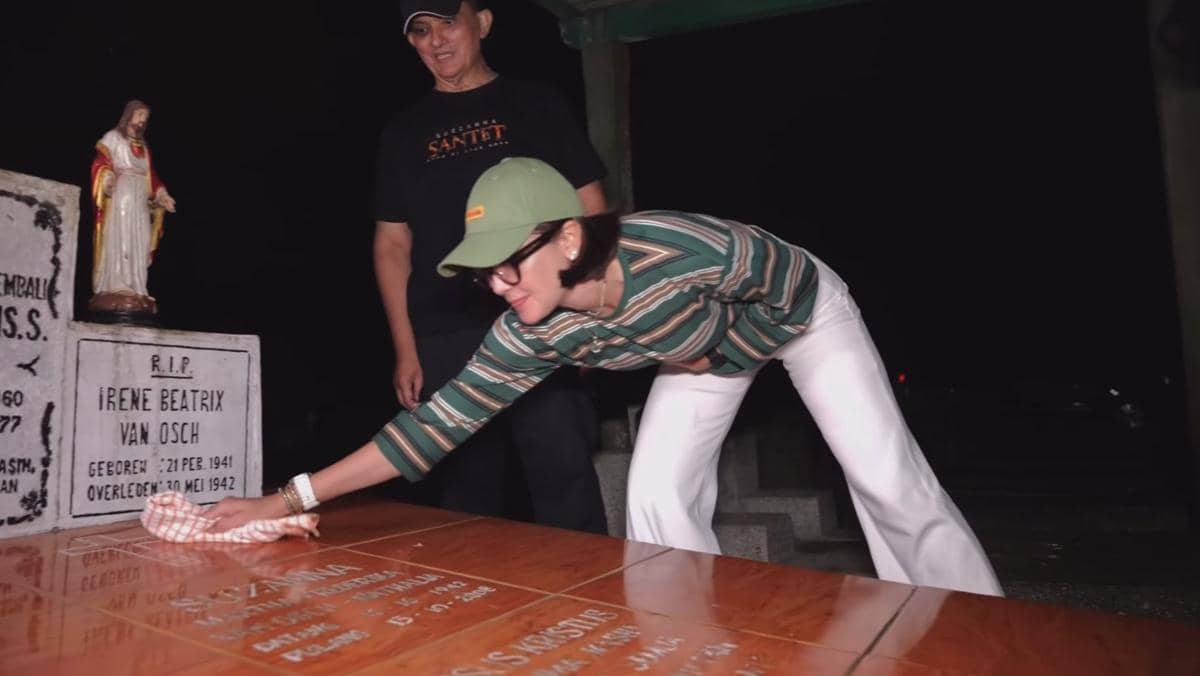 Luna Maya Ziarah ke Makam Suzzanna (instagram.com/lunamaya)