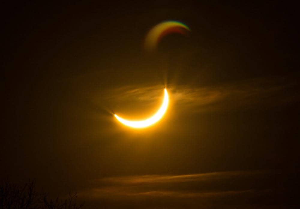 ilustrasi gerhana matahari