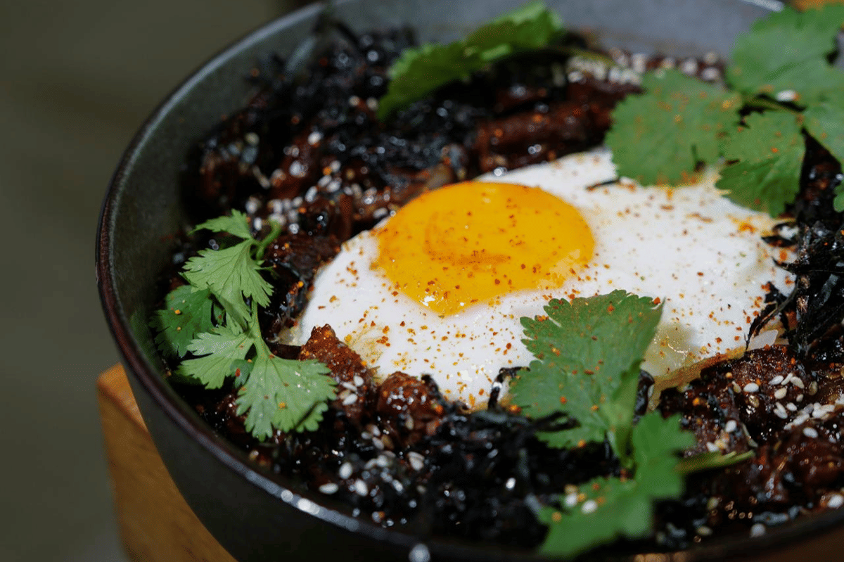 ilustrasi sajian korean beef pot rice