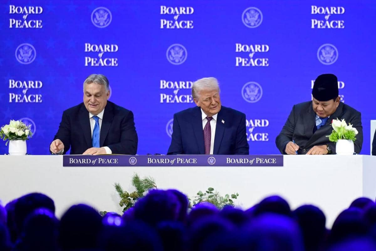 Presiden Republik Indonesia, Prabowo Subianto menjadi salah satu pemimpin negara yang menandatangani Board of Peace (BoP) Charter pada Kamis, 22 Januari 2026 di Davos, Swiss.