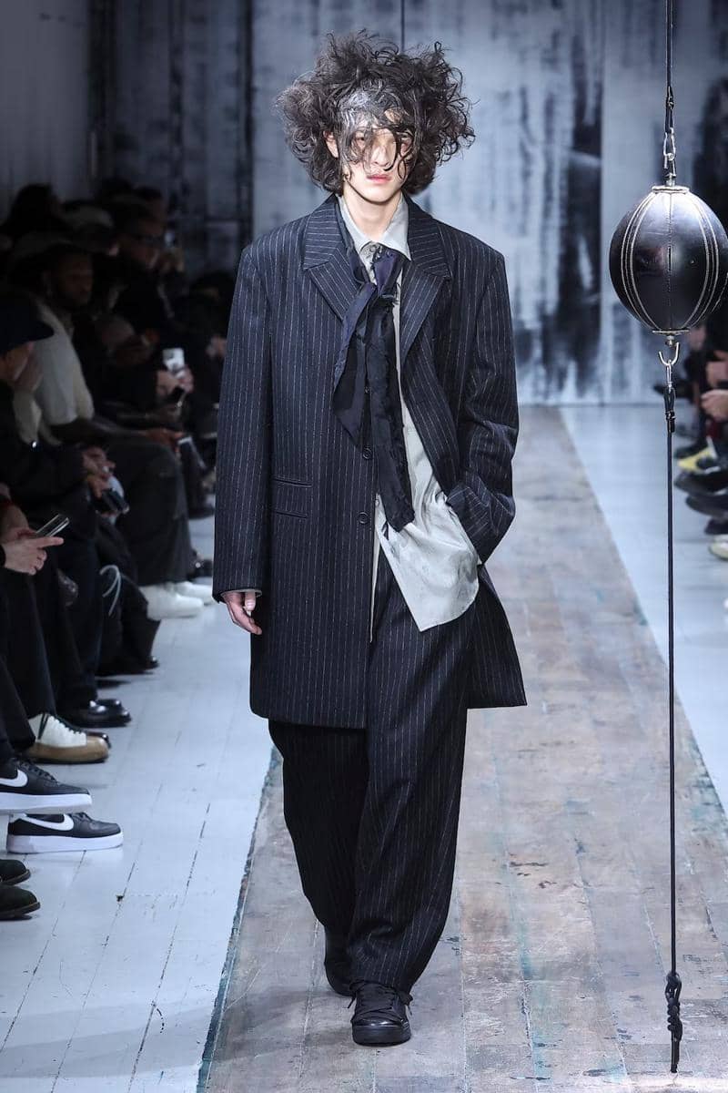 Yohji Yamamoto Autumn/Winter 2026 di Paris Fashion Week