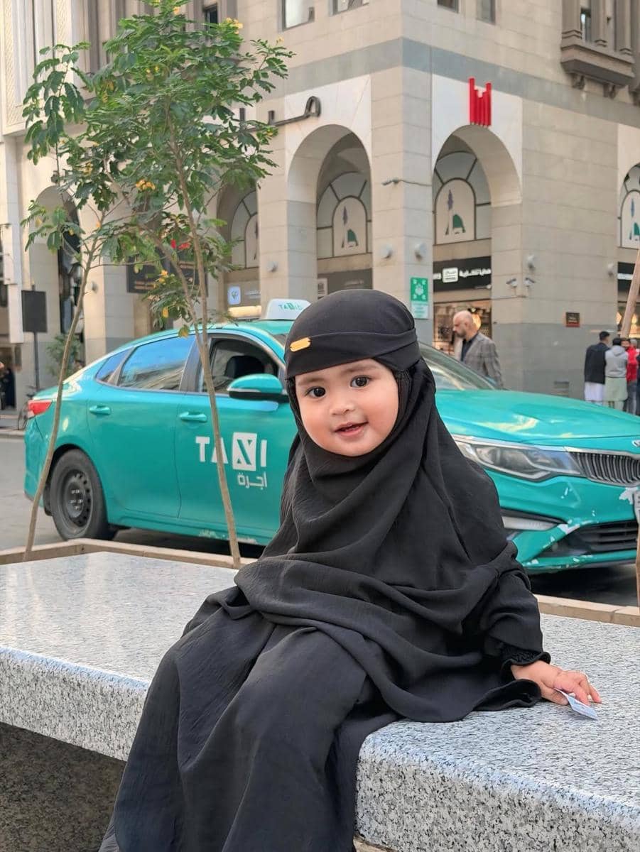 Cunda anak Denny Caknan main di Madinah