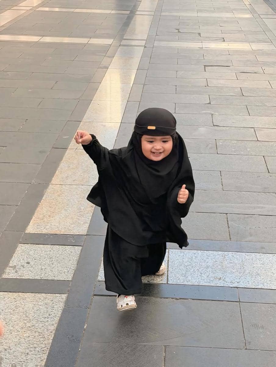 Cunda anak Denny Caknan main di Madinah