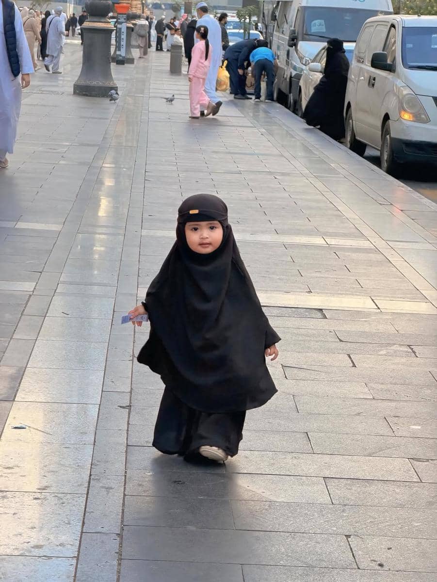 Cunda anak Denny Caknan main di Madinah