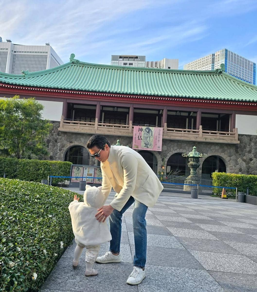 Syahrini dan Reino Barack ajak anak liburan