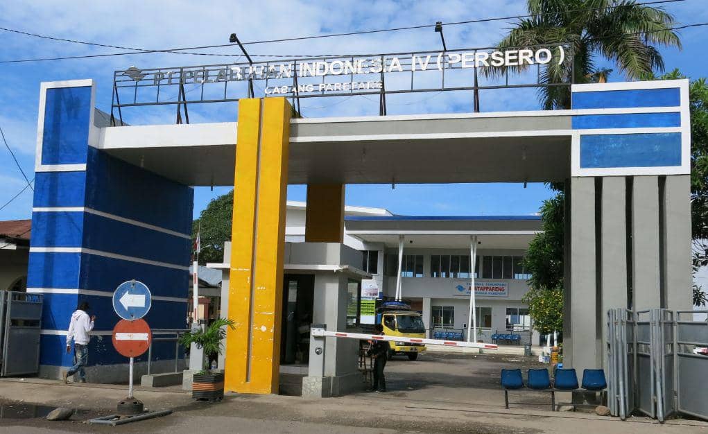 Suasana gerbang masuk Pelabuhan Nusantara Parepare pada tahun 2015.