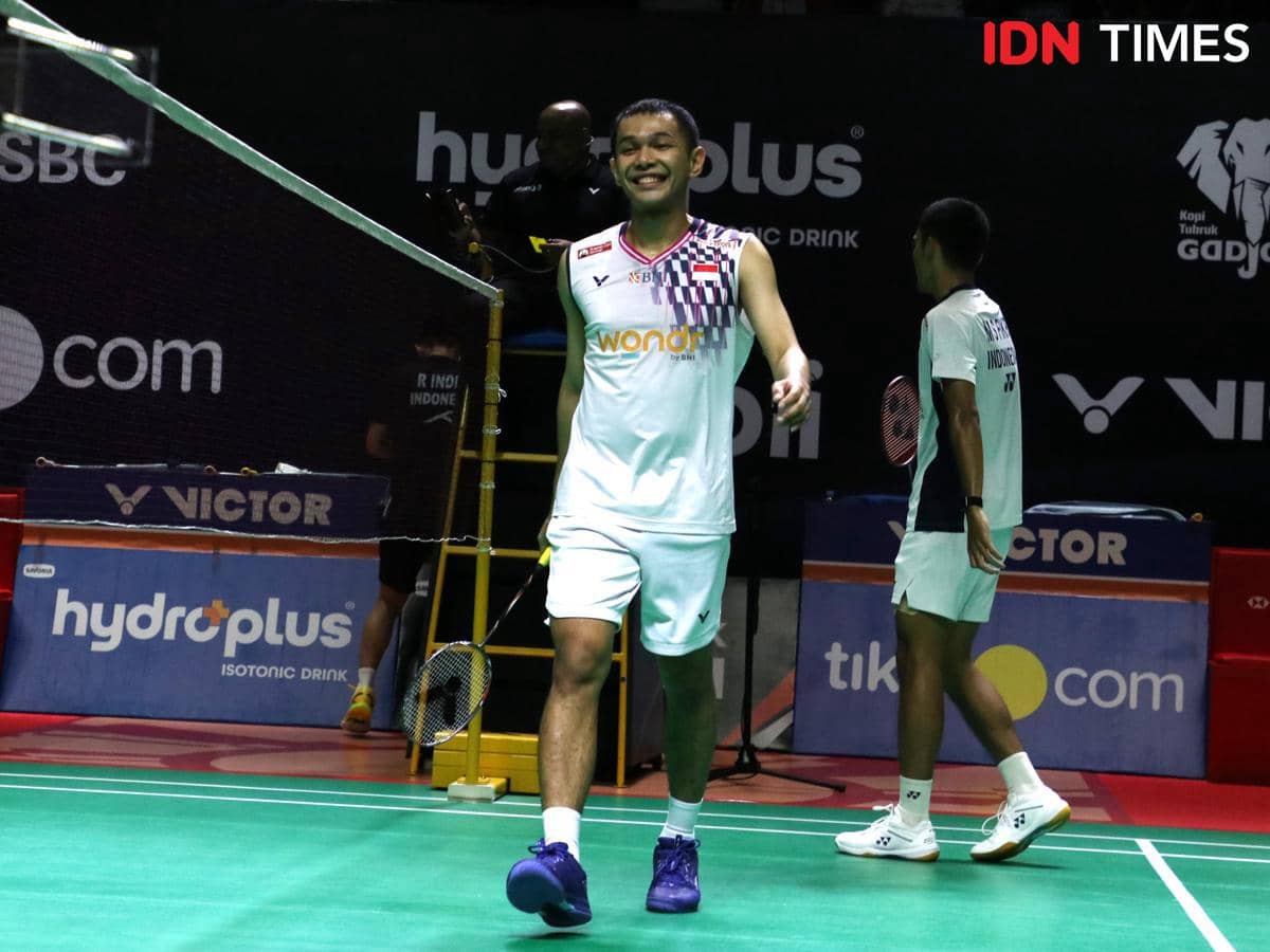 Fajar Alfian/Muhammad Shiohibul Fikri dikalahkan pasangan muda Raymond Indra/Nikolaus Joaquin di perempat final Indonesia Masters 2026