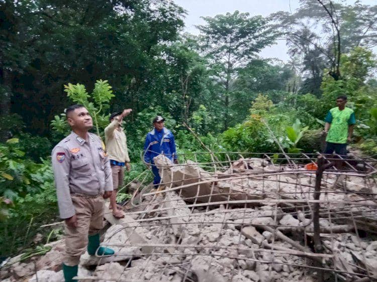 Salah satu rumah warga di Manggarai Barat, NTT, terdampak cuaca ekstrem.