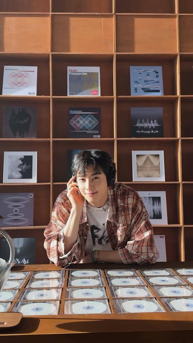 Cha Eun Woo (instagram.com/eunwo.o_c)