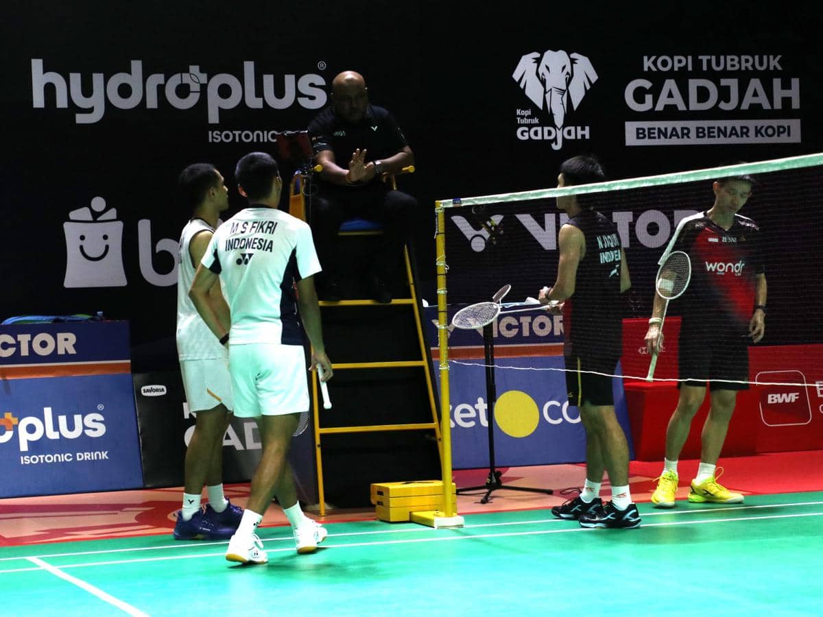 Fajar Alfian/Muhammad Shiohibul Fikri dikalahkan pasangan muda Raymond Indra/Nikolaus Joaquin di perempat final Indonesia Masters 2026