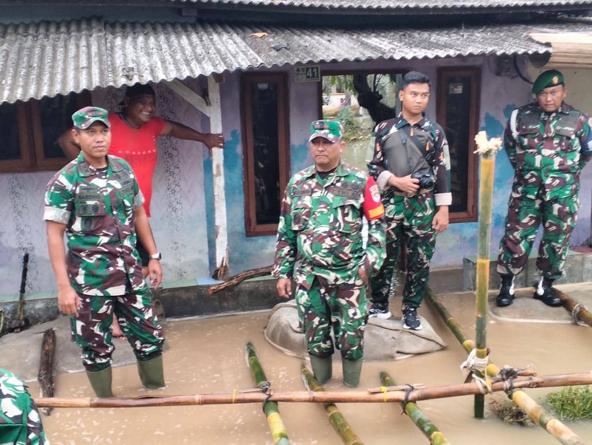 Kodam Jaya Kerahkan Prajurit TNI Tangani Banjir di Jakarta dan Bekasi (Dok. Pendam Jaya)