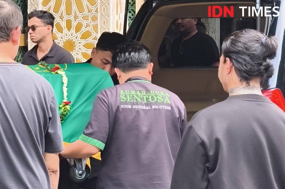 Potret jenazah almarhumah Lula Lahfah saat diberangkatkan dari RSPAD Gatot Subroto menuju pemakaman, Sabtu (24/1/2026) 