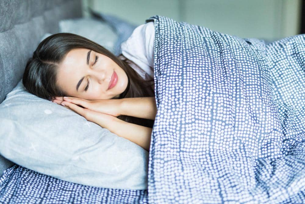 ilustrasi perempuan tidur